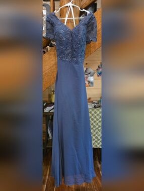 Elegant Blue Lace-Top Evening Dress